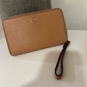 Tory Burch Robinson Continental Zip Wallet